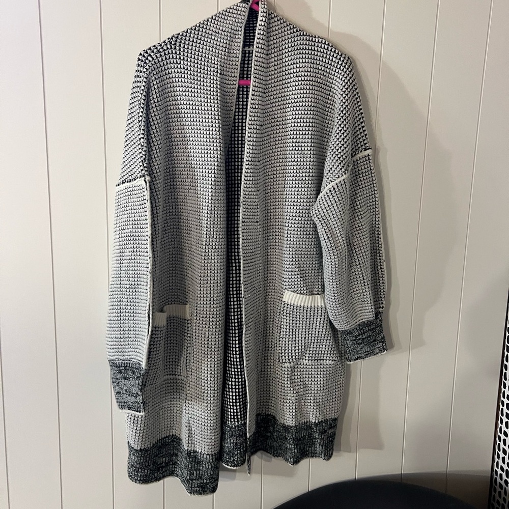 Stylish Black and White Women's Cardigan